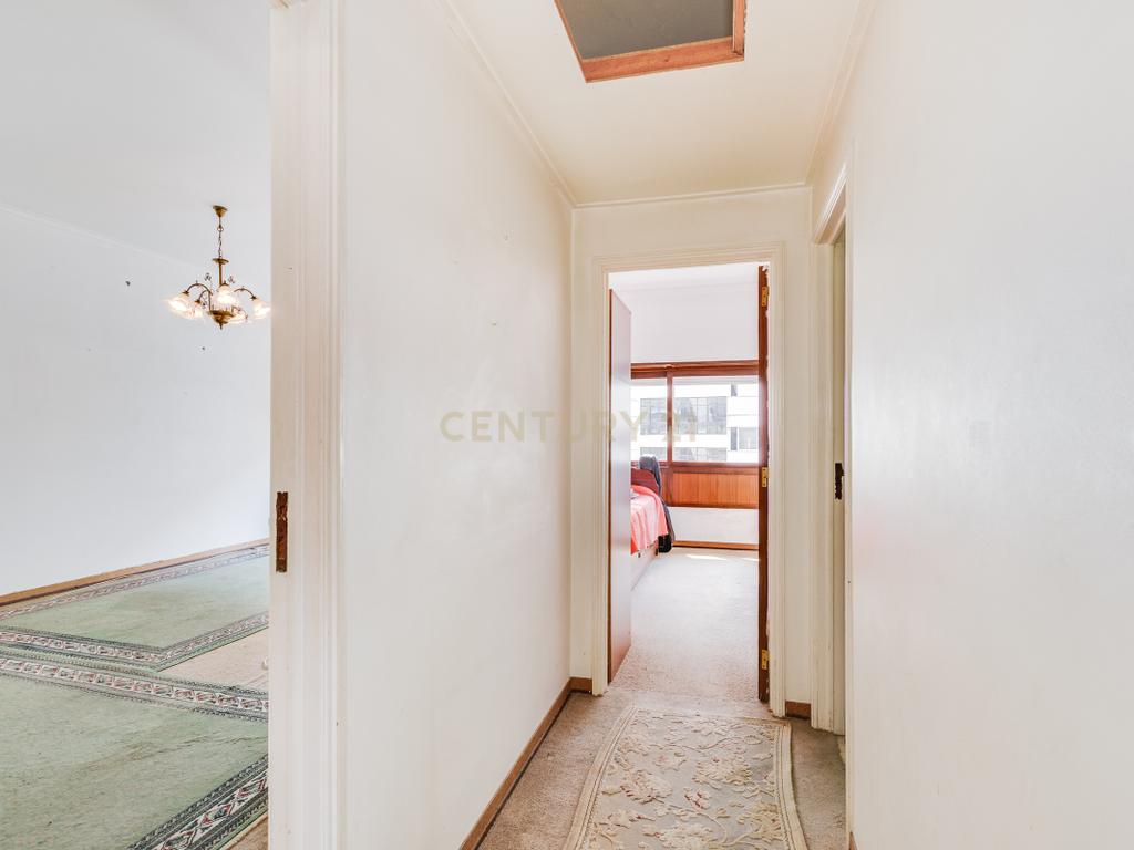 Apartamento T4 com Boas Áreas - Prt Av. Cidade Lourenço Marques - Olivais - Image 5