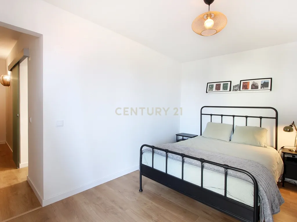 Apartamento T3 com vista p/ Serra Sintra e parqueamento em Rio de Mouro, Sintra - Image 14