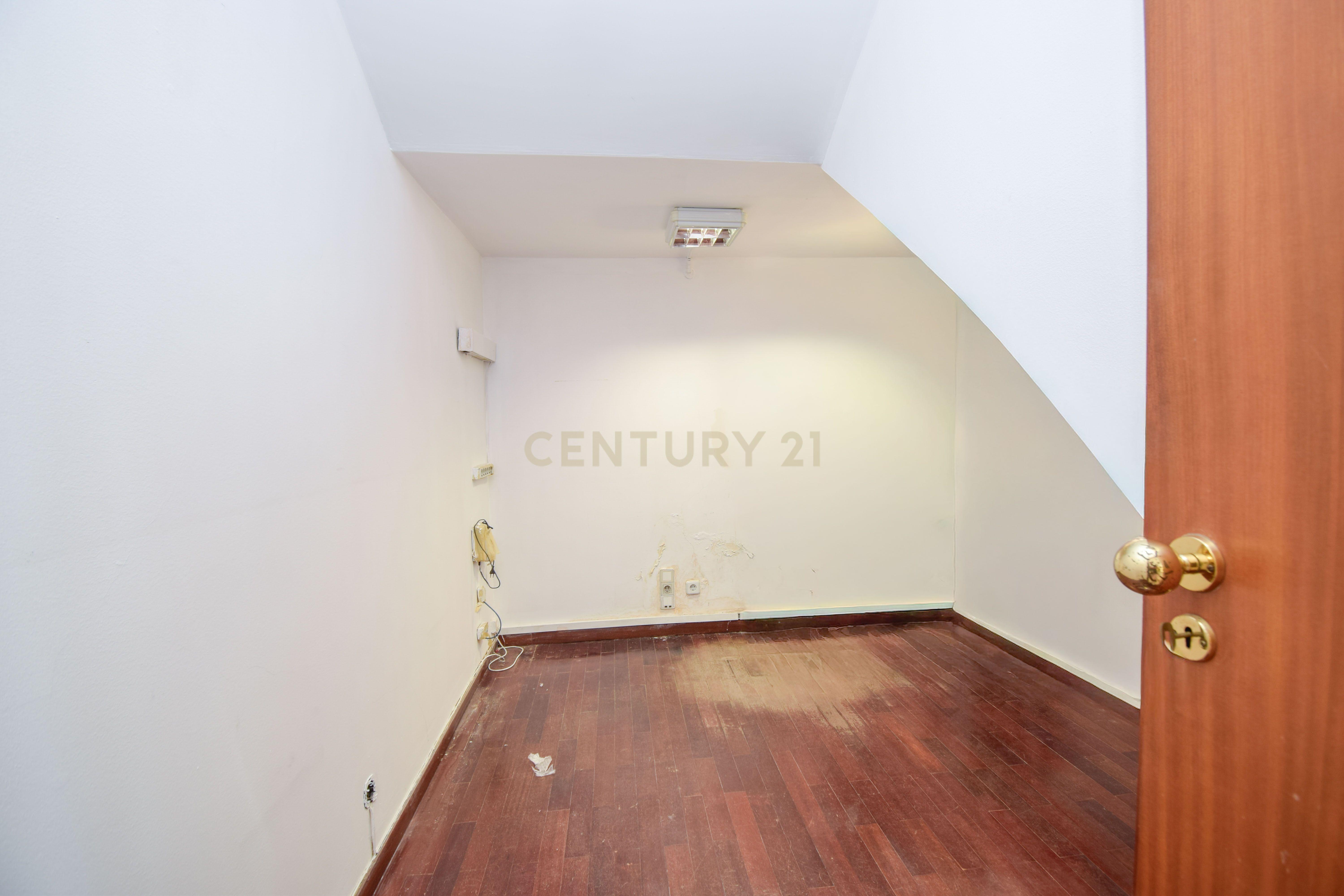 Fotografia 11 de Avenidas Novas | 162 m² | Potencial de conversão | 2 lugares de garagem