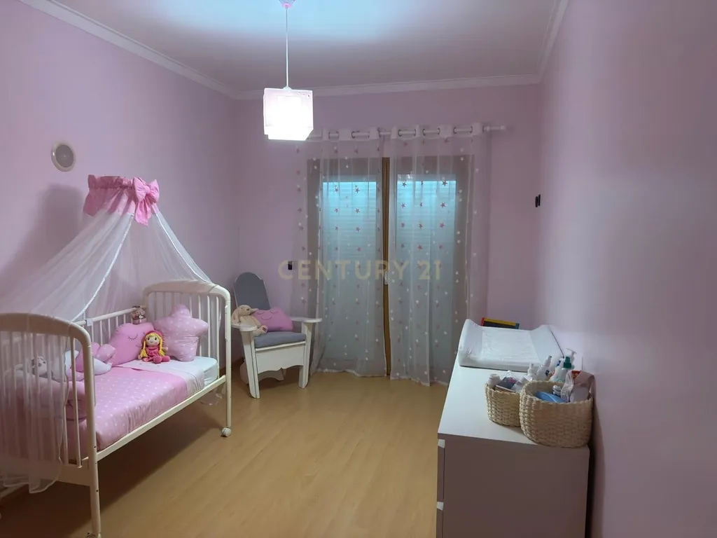 Apartamento T3 com garagem, Nossa Sra de Fátima, Entroncamento - Image 14