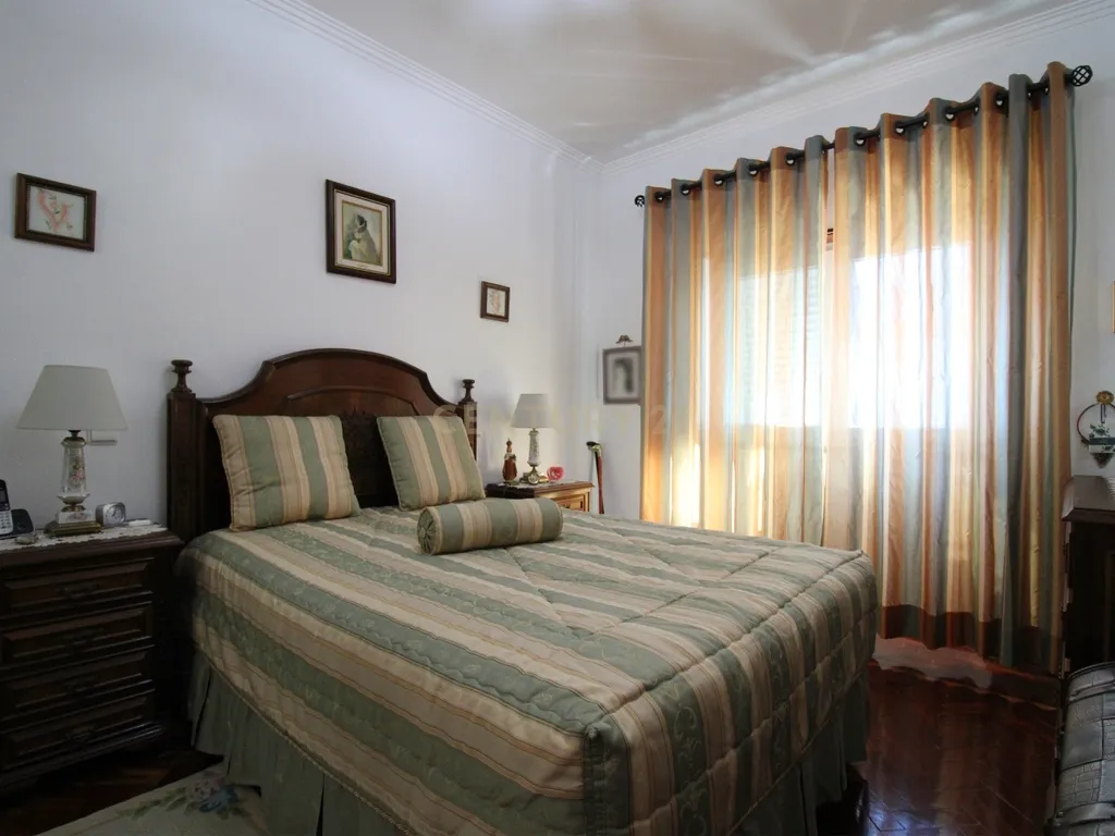 Apartamento T3 com Quintal Privado em Foros de Amora - Image 20