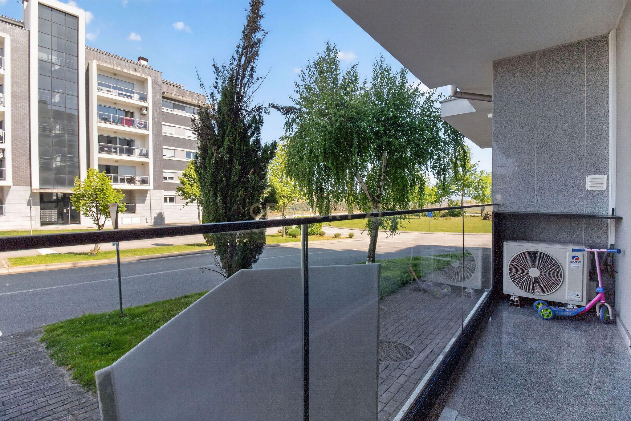 Fotografia 11 de Moderno Apartamento T3 em Bragança - Quase Novo e Espaçoso