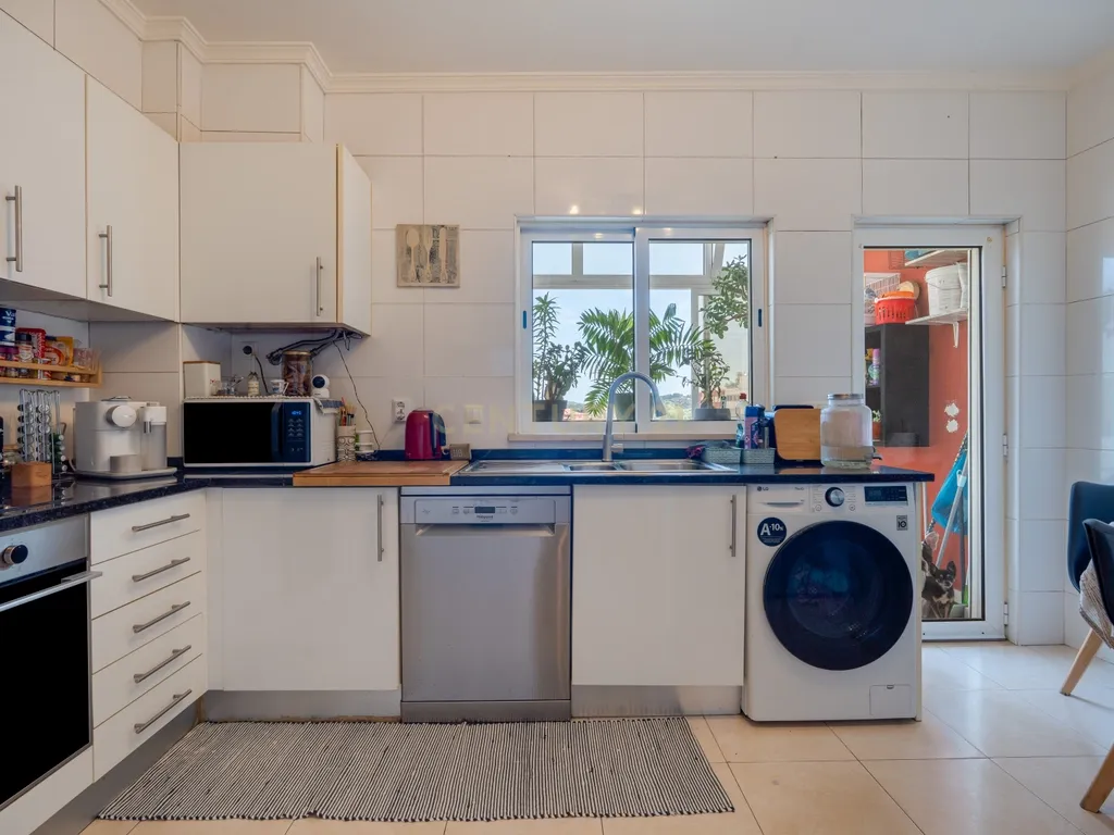 T2 com 99m², varanda generosa e 2 lugares de garagem em Silves - Image 15