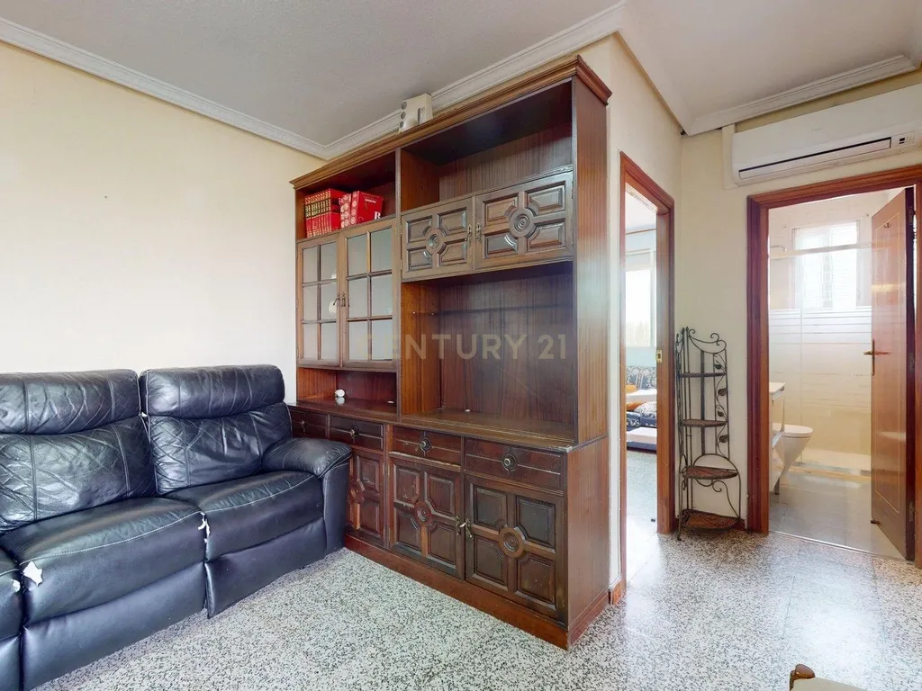 Apartamento T2 com Terraço em Madrid - Oportunidade de Recuperação - Image 10