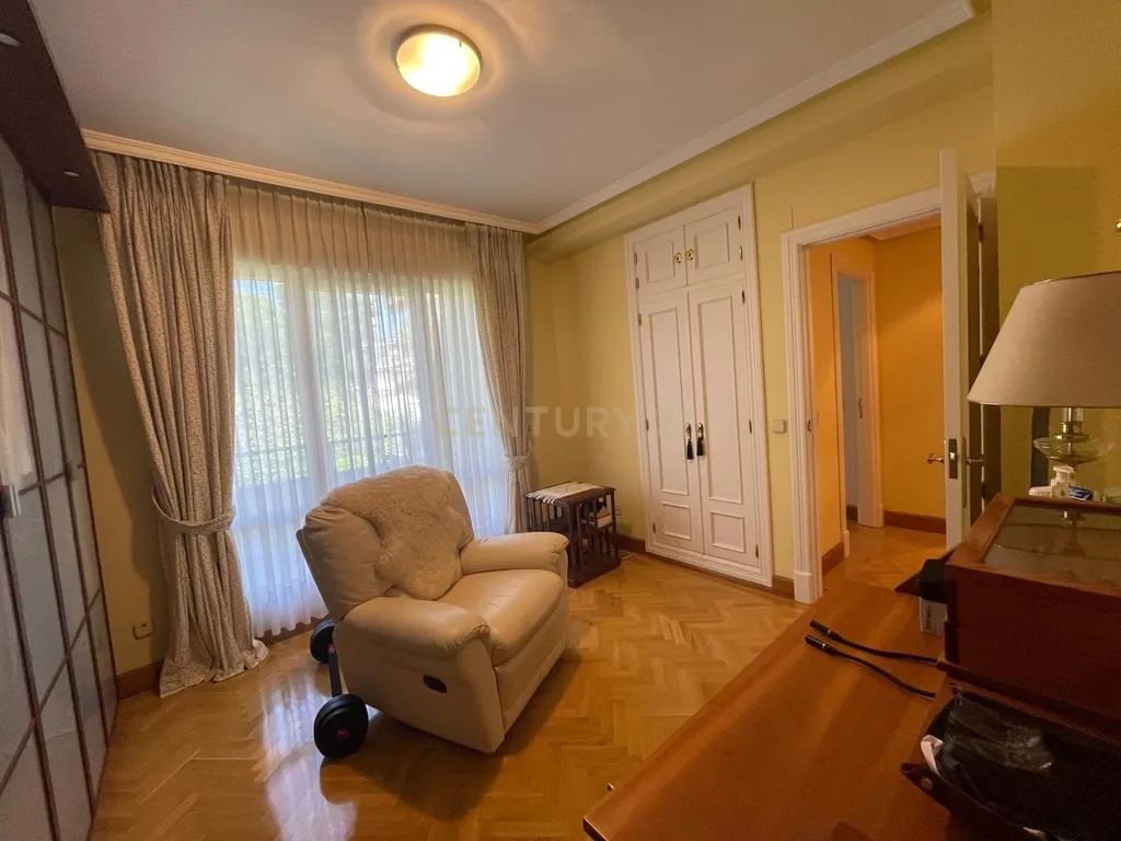 Luxuosa Moradia Renovada em Madrid com Vista para a Cidade - Image 91