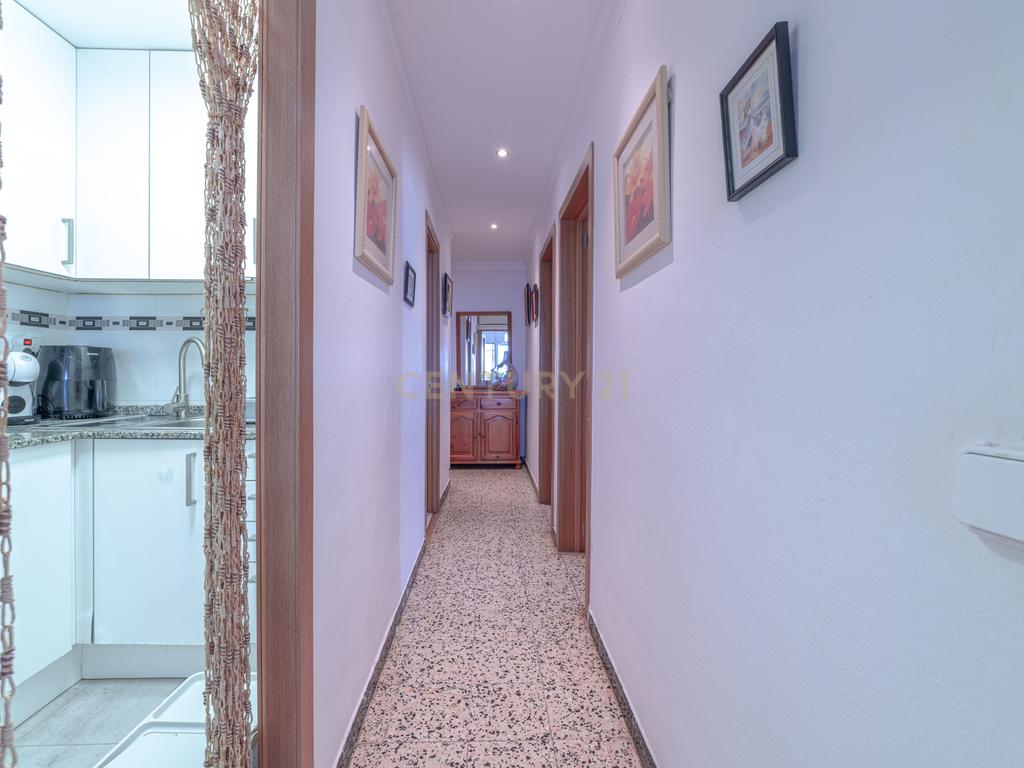 Oportunidade de Investimento em Salou – Apartamento com Licença Turística e Duas Varandas - Image 3