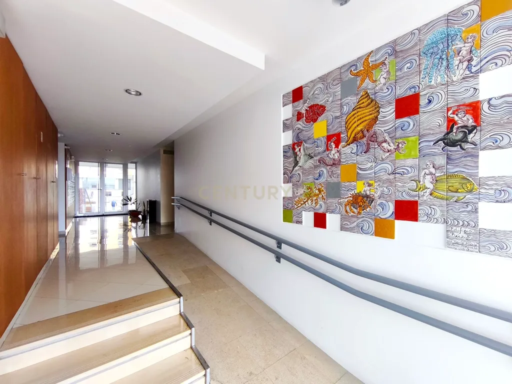 Apartamento T2 em Ponta Delgada com Garagem e Varanda - Image 23