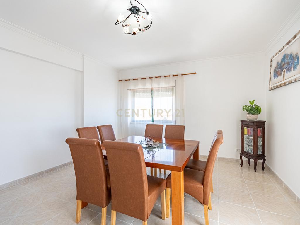 Apartamento T2 Vale de Flores - Image 5