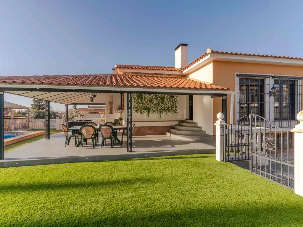 Moradia isolada em Otura com um terreno de 1.250 m², piscina, jardim e espaços para viver em paz - Image 72
