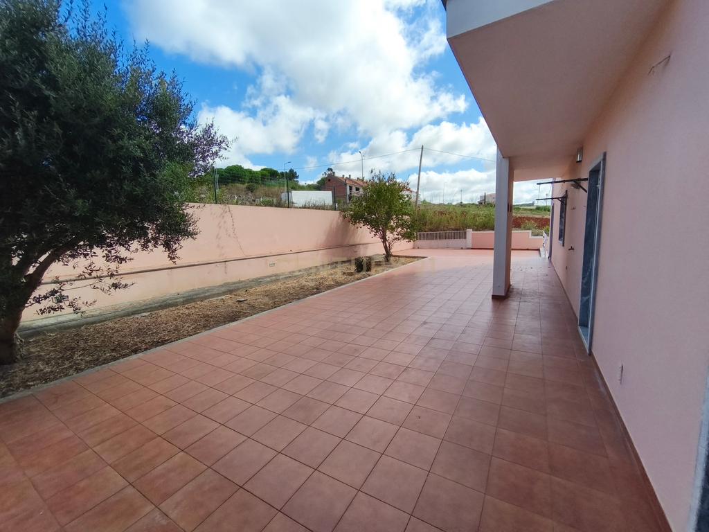 Apartamento T3 para arrendar com terraço de 200m² e garagem para dois carros — Lourinhã - Image 19