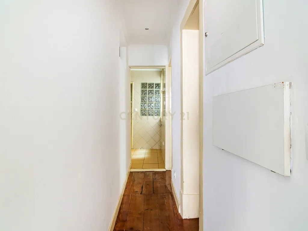 Apartamento T2 em Santa Maria Maior, Lisboa - Oportunidade Única - Image 15
