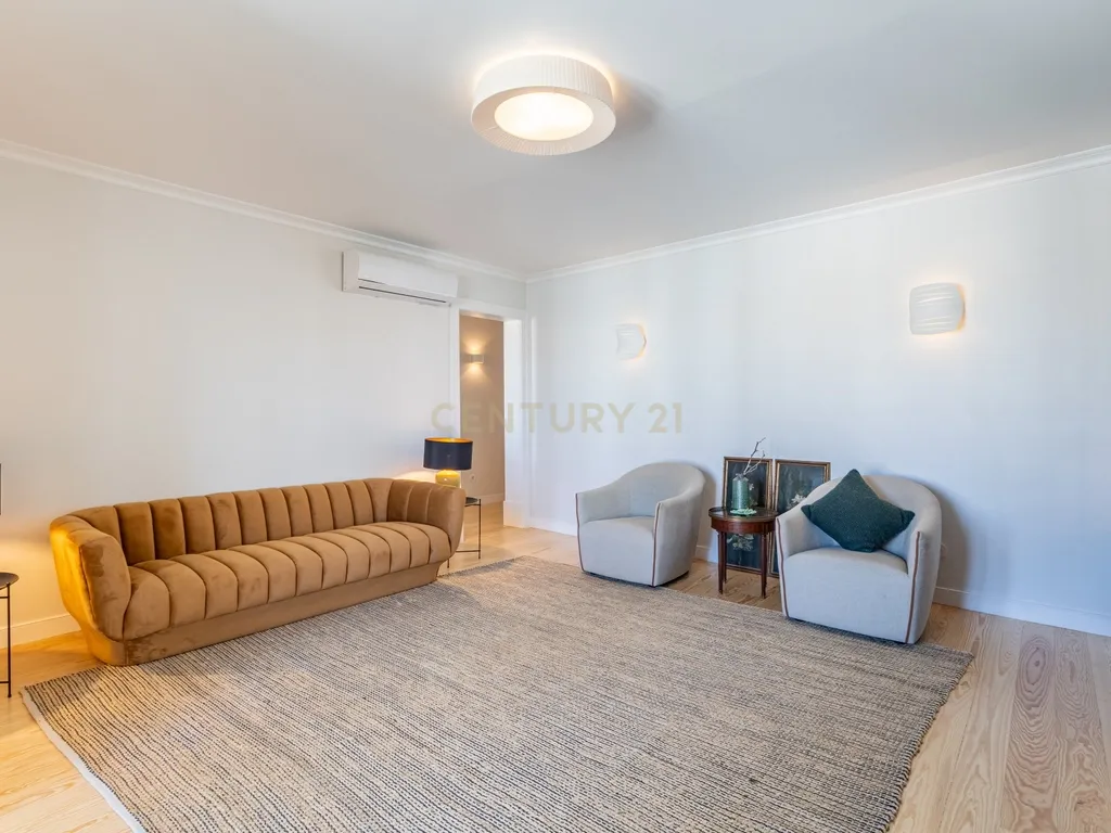 Apartamento T3 com charme lisboeta e vista sobre a cidade - Image 11