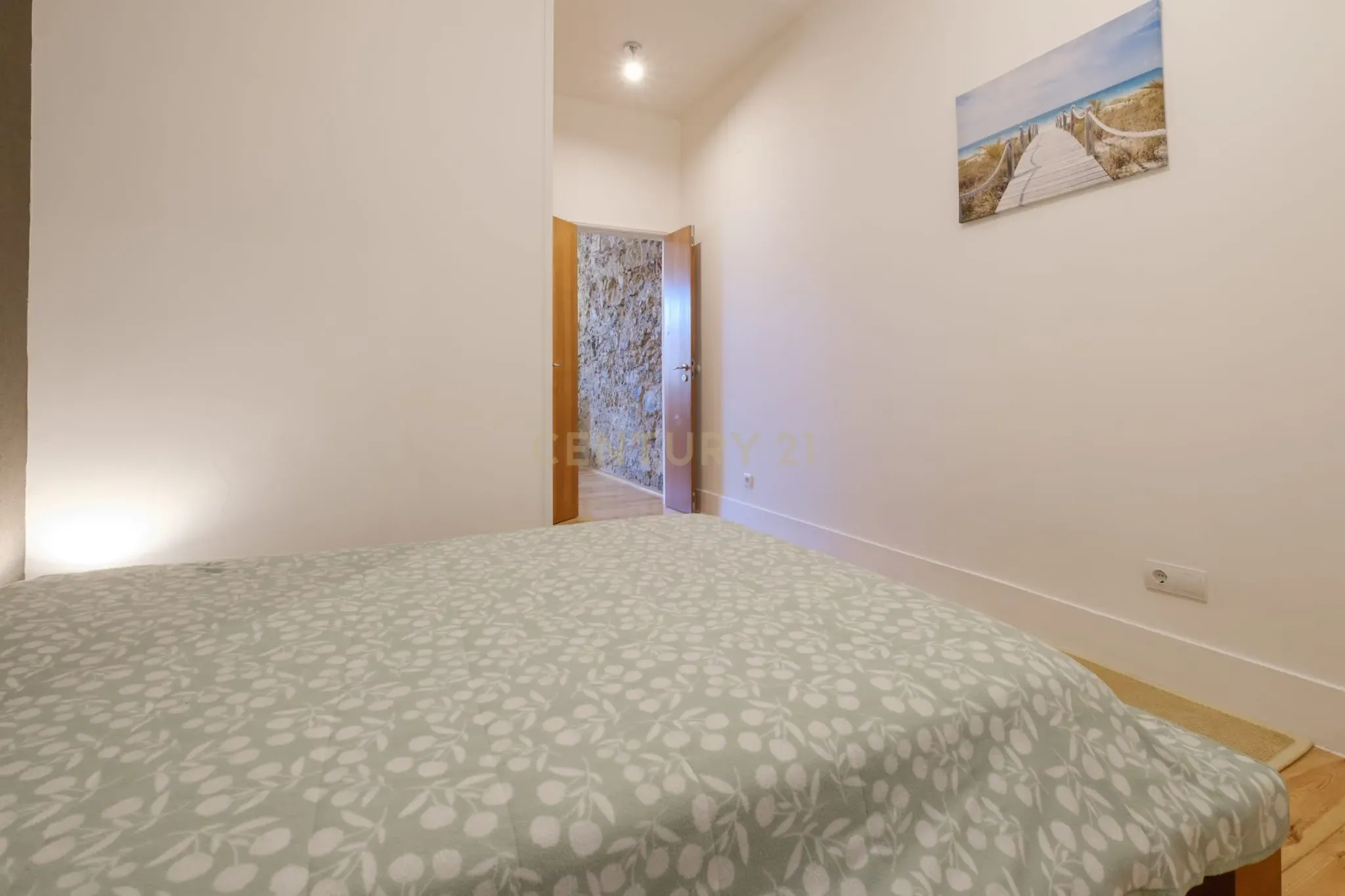 Apartamento T1 com terraço, perto de Santa Apolónia - Image 16