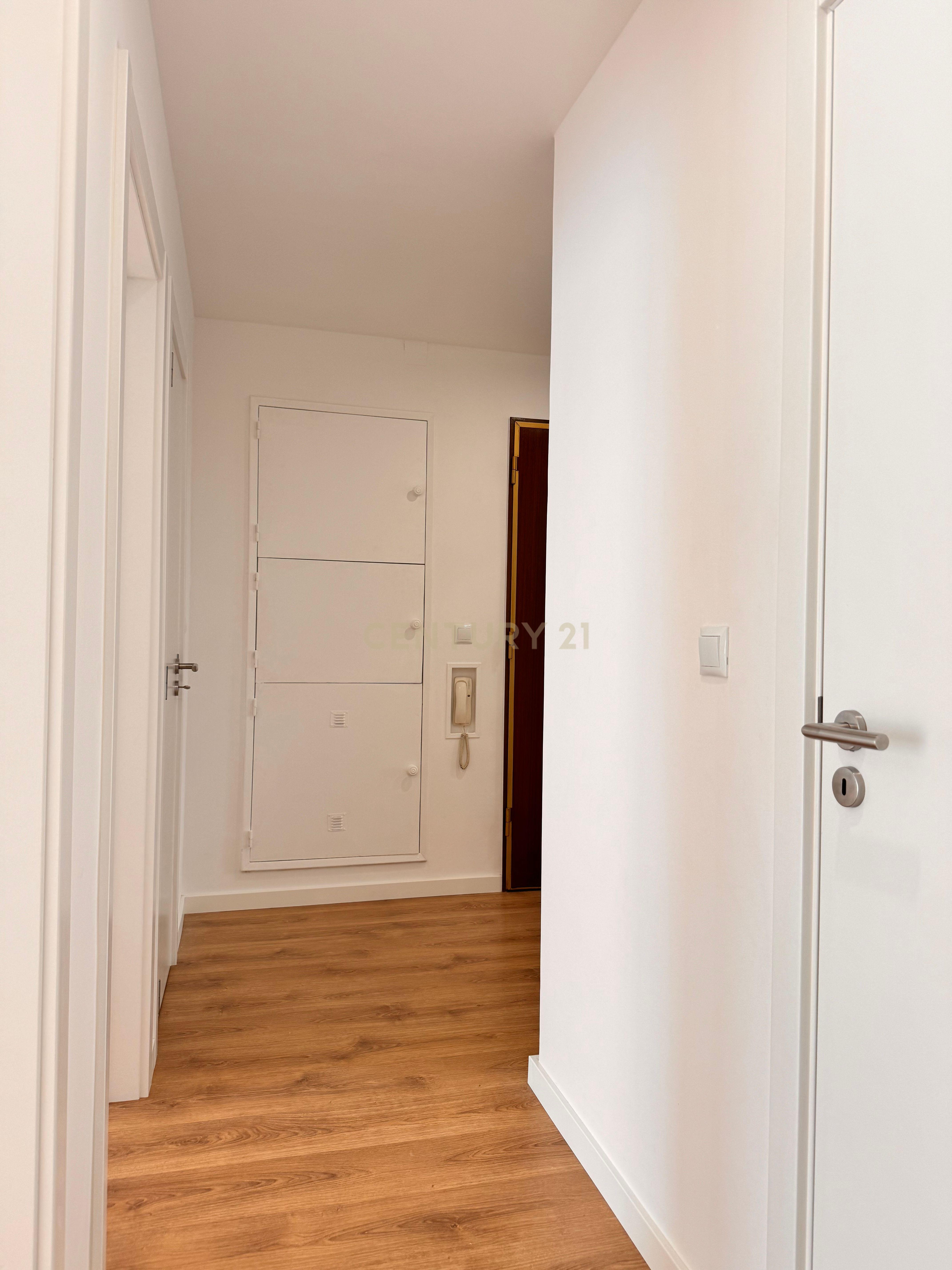 Fotografia 2 de Moderno apartamento T3 com Varanda em Oeiras, Lisboa