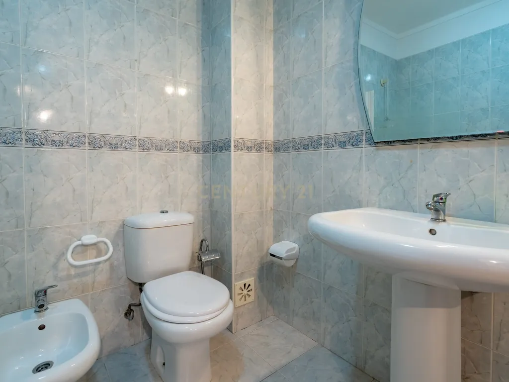 Moderno T1 em Lousã, quase novo e pronto a habitar - Image 31