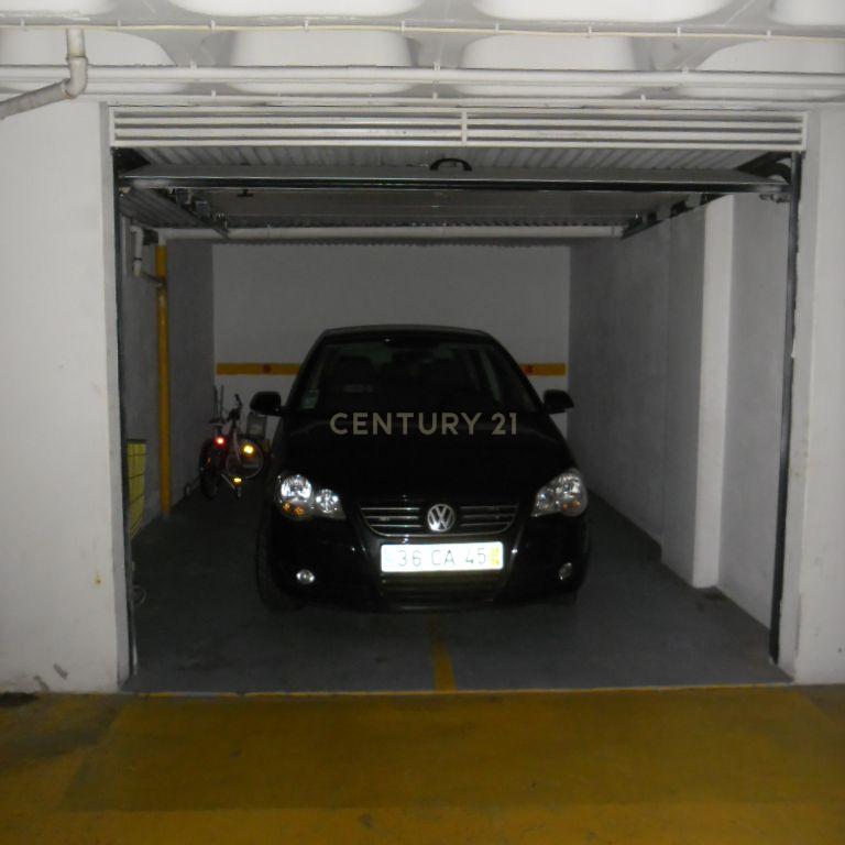 Apartamento T3 Renovado para Arrendamento no Edifício Navegador – Cascais - Image 21