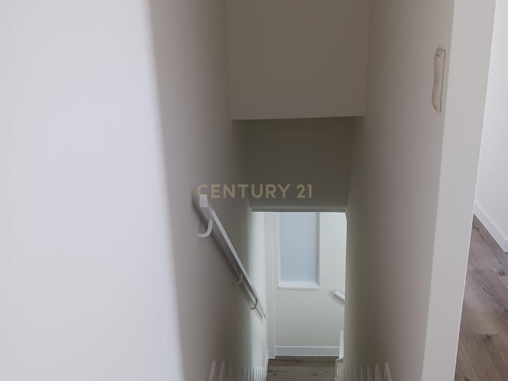 Arrenda-se Apartamento T2 no Porto – Localização Privilegiada com Garagem Fechada - Image 5