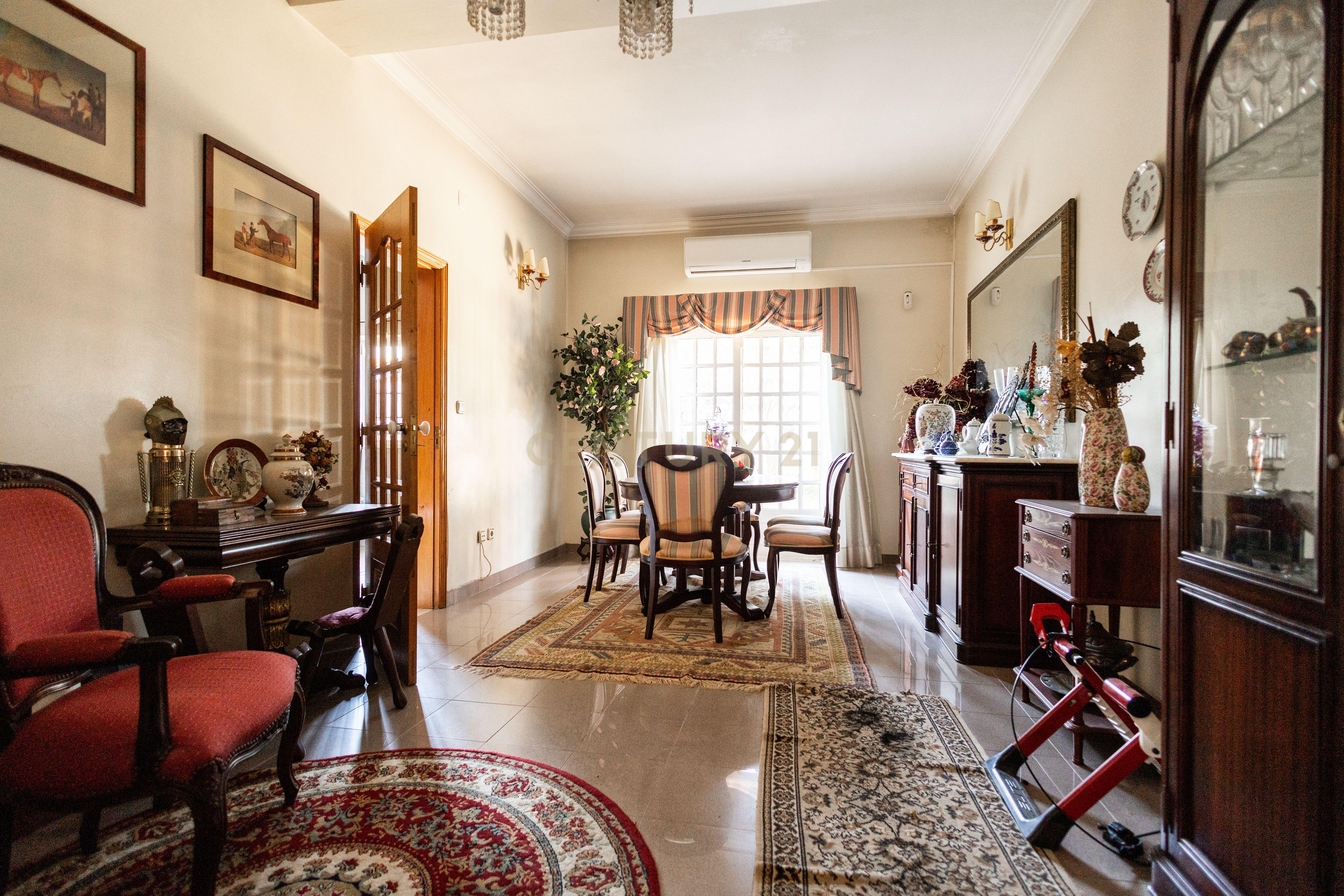 Moradia T5 em Atalaia, €375.000