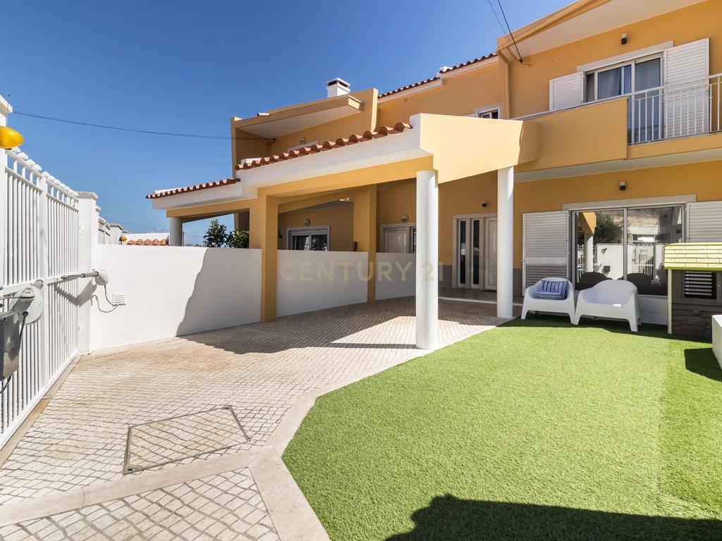 Moradia T3 com Piscina e Excelentes Áreas nos Foros de Amora - Image 2