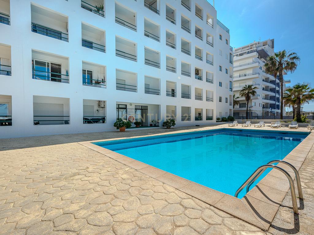 Apartamento T2 com Vista Mar na Primeira Linha de Praia – Quarteira - Image 24
