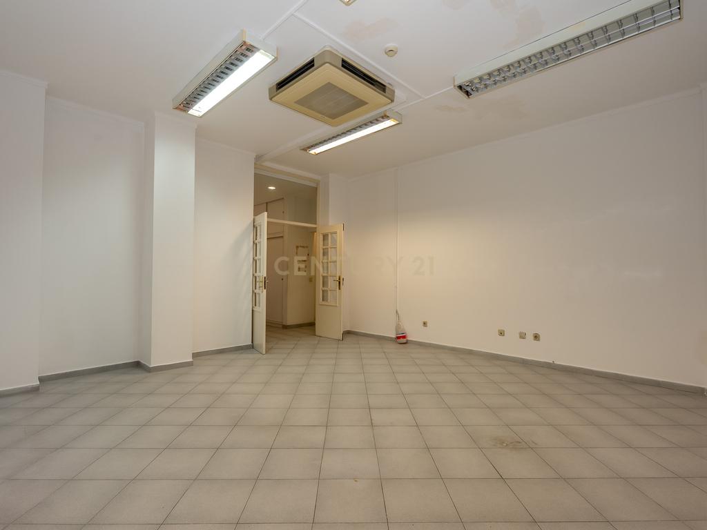 **Fantástica loja de dois pisos em Linda a Velha** - Image 24