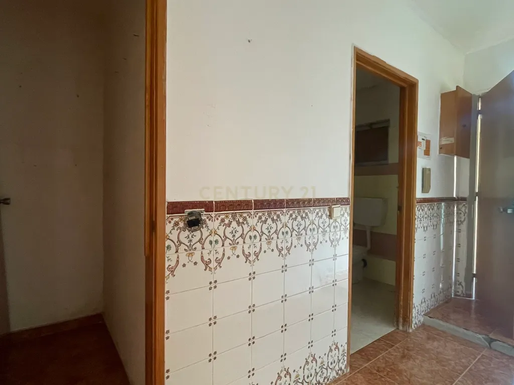 Apartamento T2 para Reabilitar, em São Sebastião, em Setúbal - Image 7
