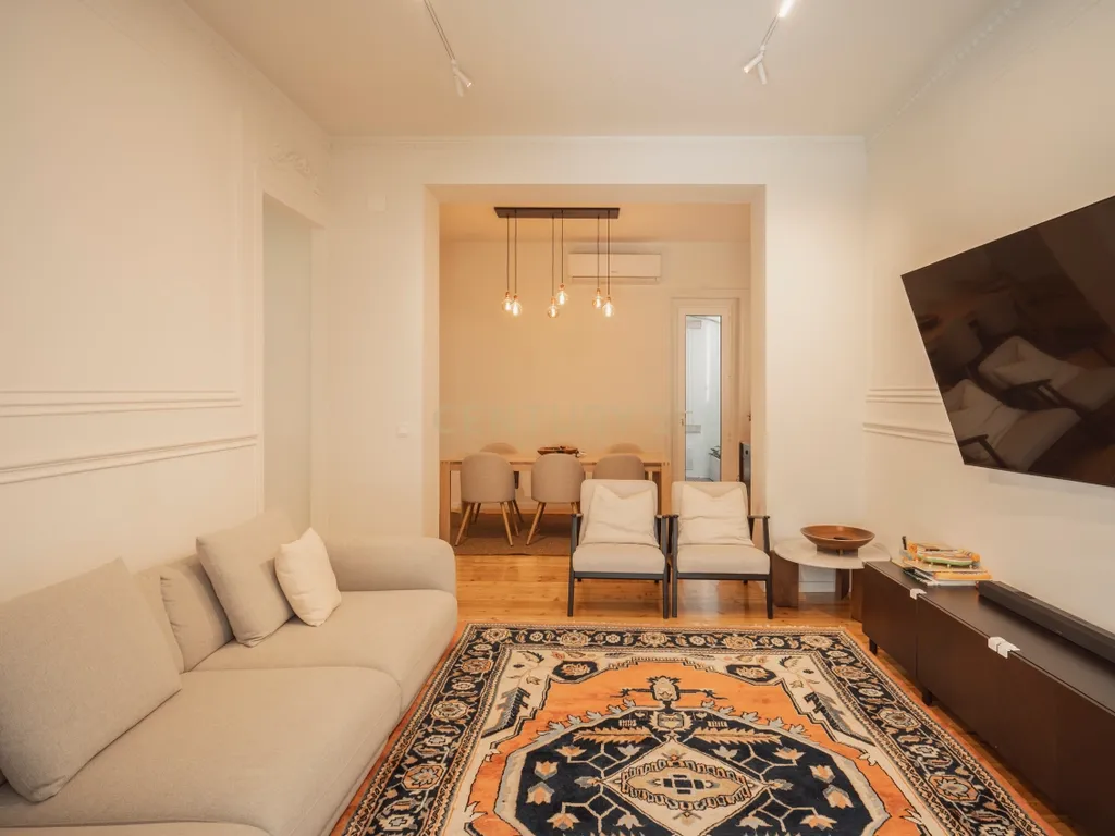 Apartamento Encantador com Jardim Privativo — Santo António, Lisboa - Image 7