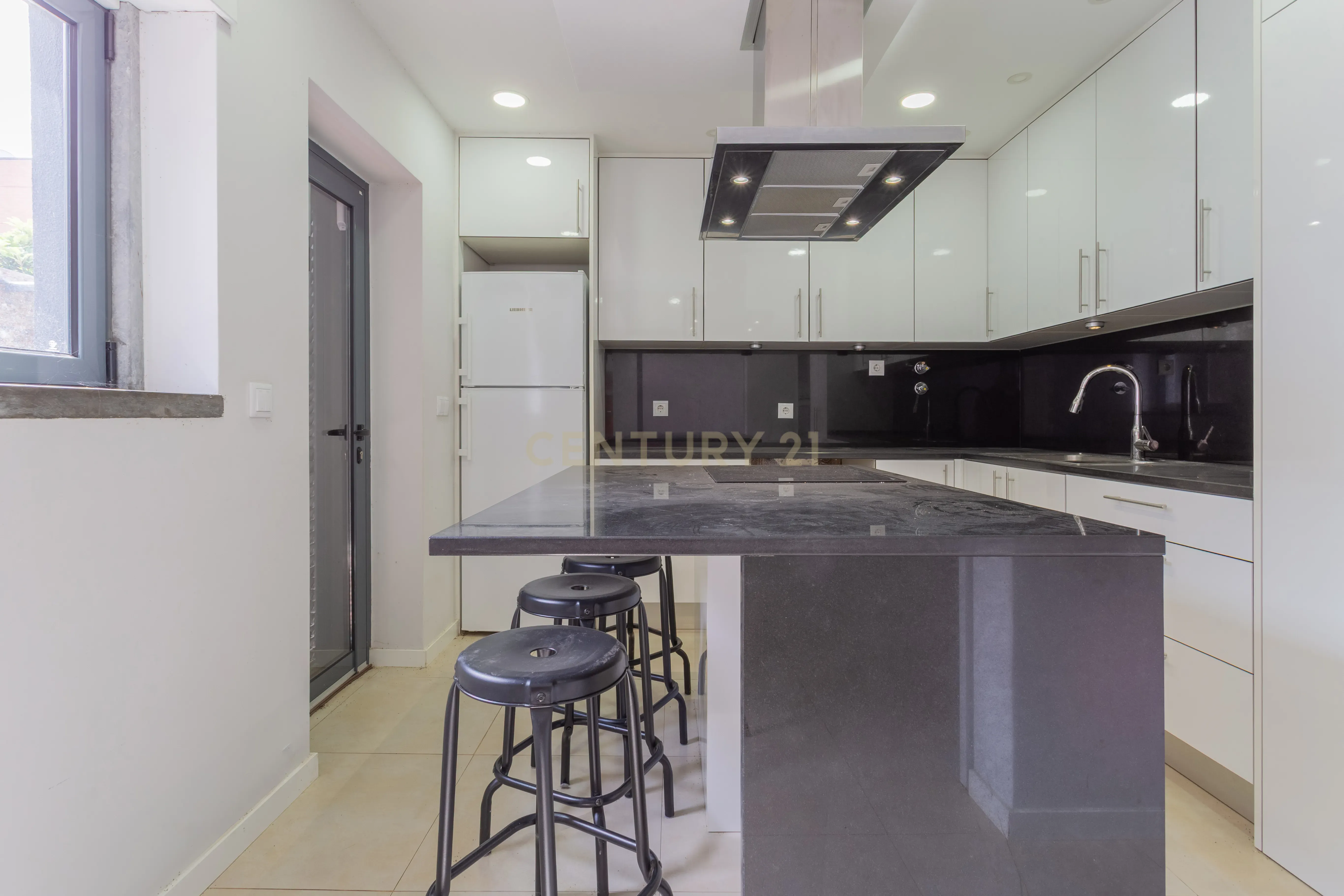 Moradia T4 com Piscina e espaço exterior em Belverde - Seixal - Image 11