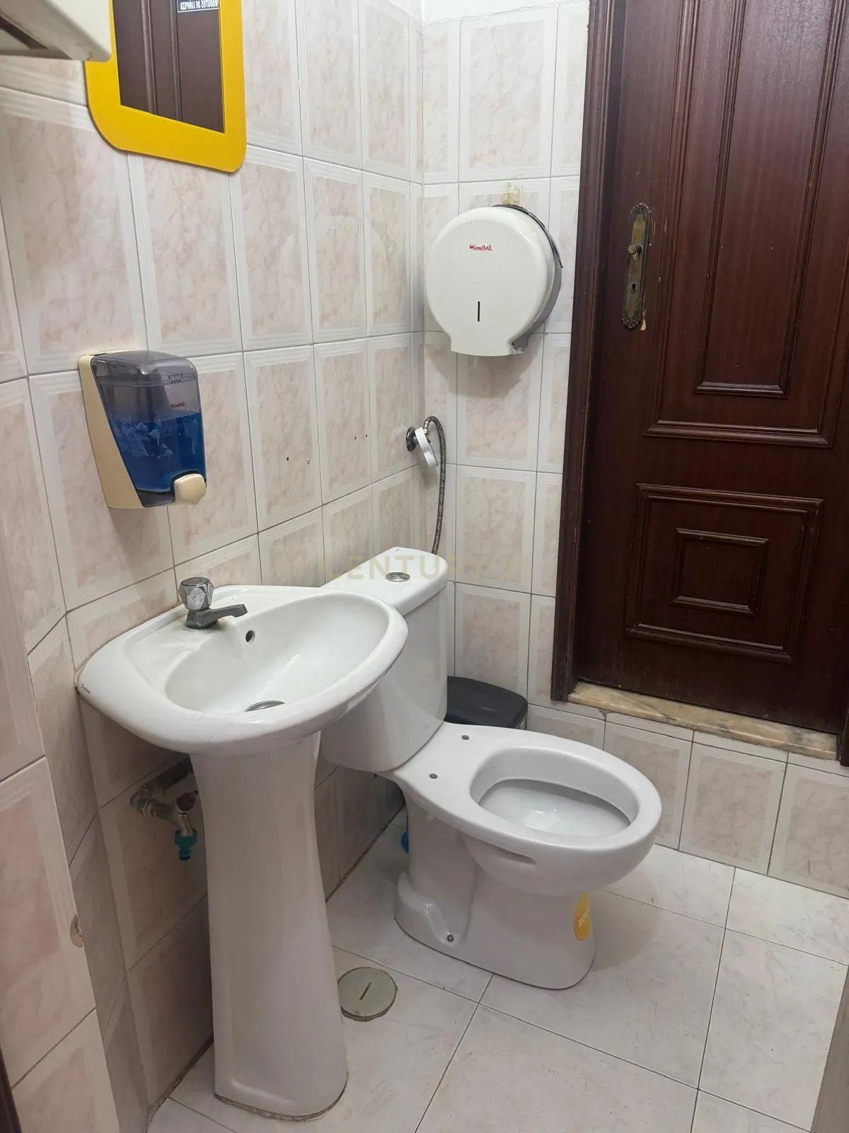 Espaço comercial à venda na Rua Henrique Augusto Pereira, nº2 - Image 21