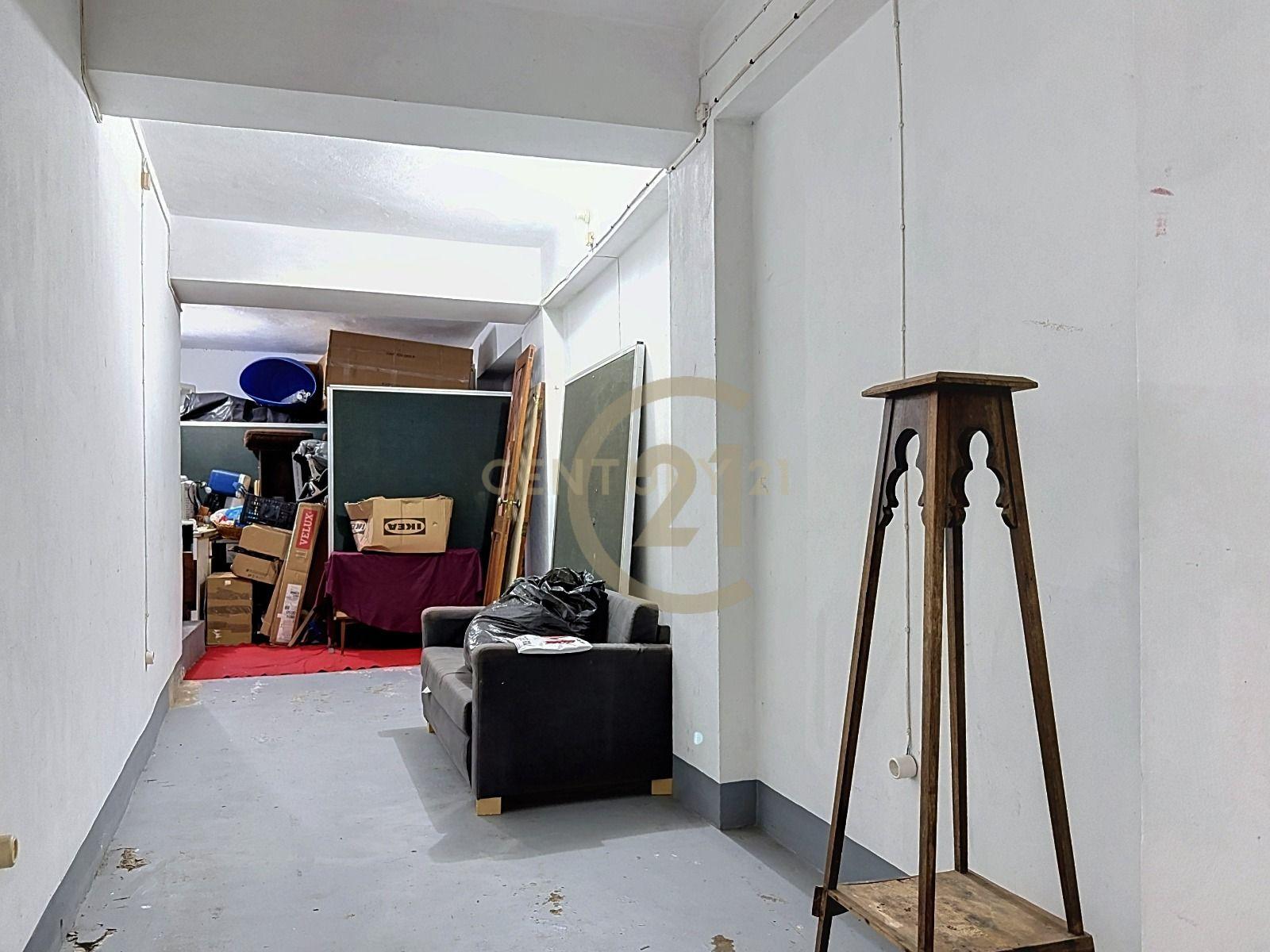 Fotografia 11 de Moradia com Espaço Comercial no Coração de Angra do Heroísmo – Uma Oportunidade Única de Investimento