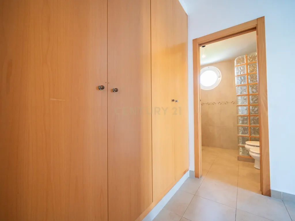 Luxuosa Moradia em Ibiza com Vista Mar e Piscina Privada - Image 16