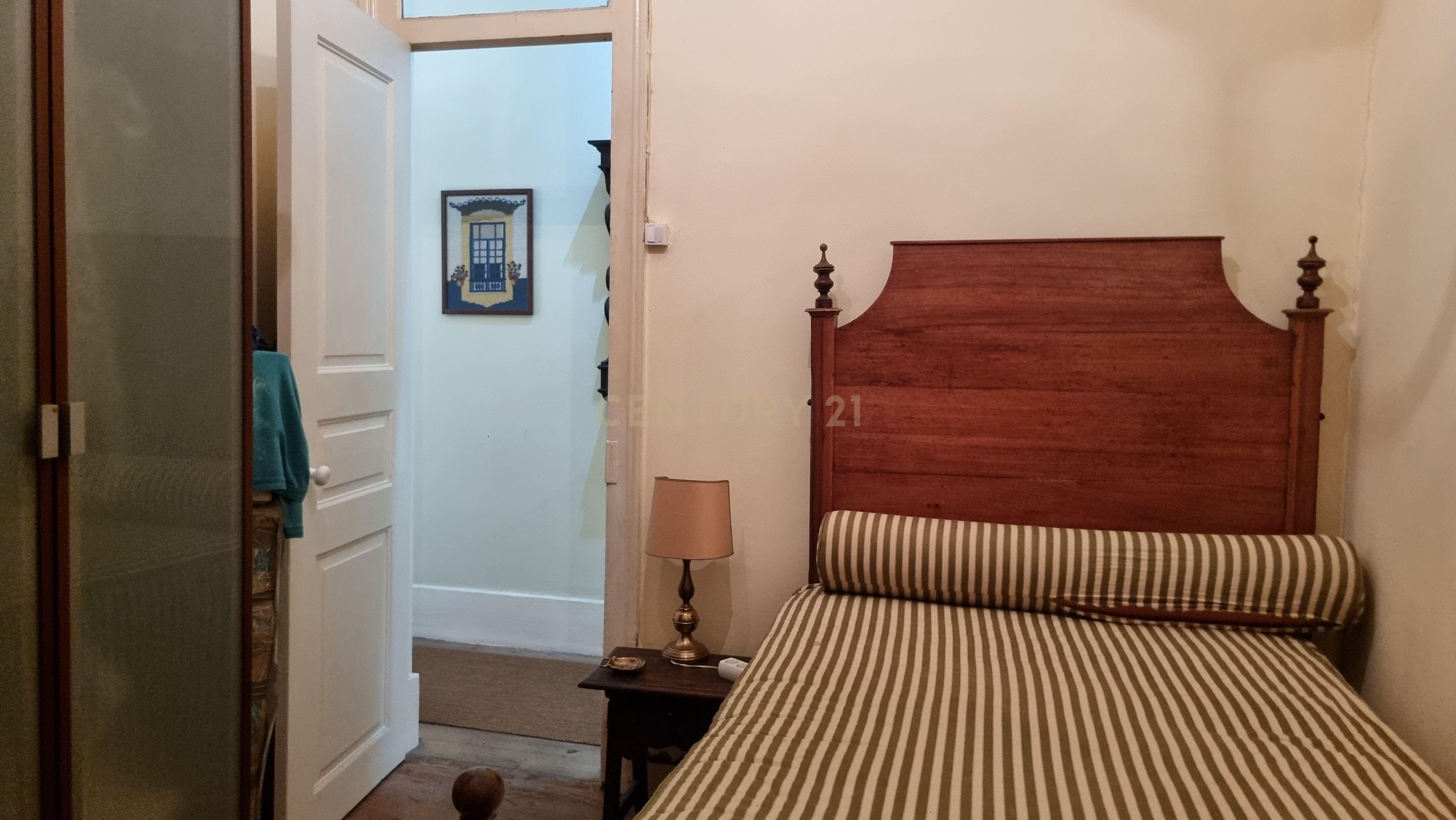 Apartamento Pombalino de Charme com 8 Assoalhadas – Av. Almirante Reis, Lisboa - Image 35