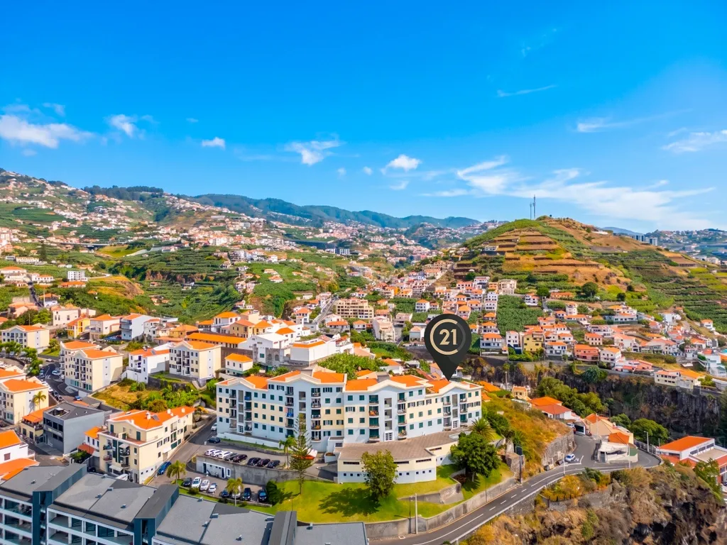 Apartamento T3 em Câmara de Lobos - Vista Mar Definitiva - Image 8