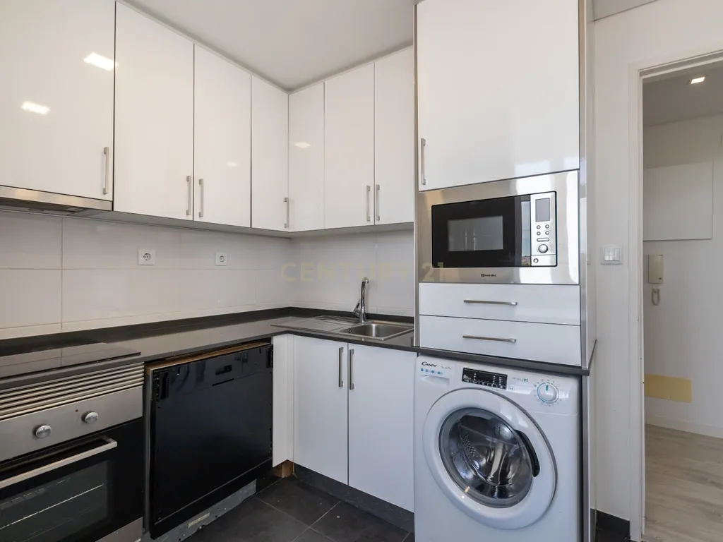 Apartamento T3 para arrendamento - 5 piso c/elevador - Amora - Image 34