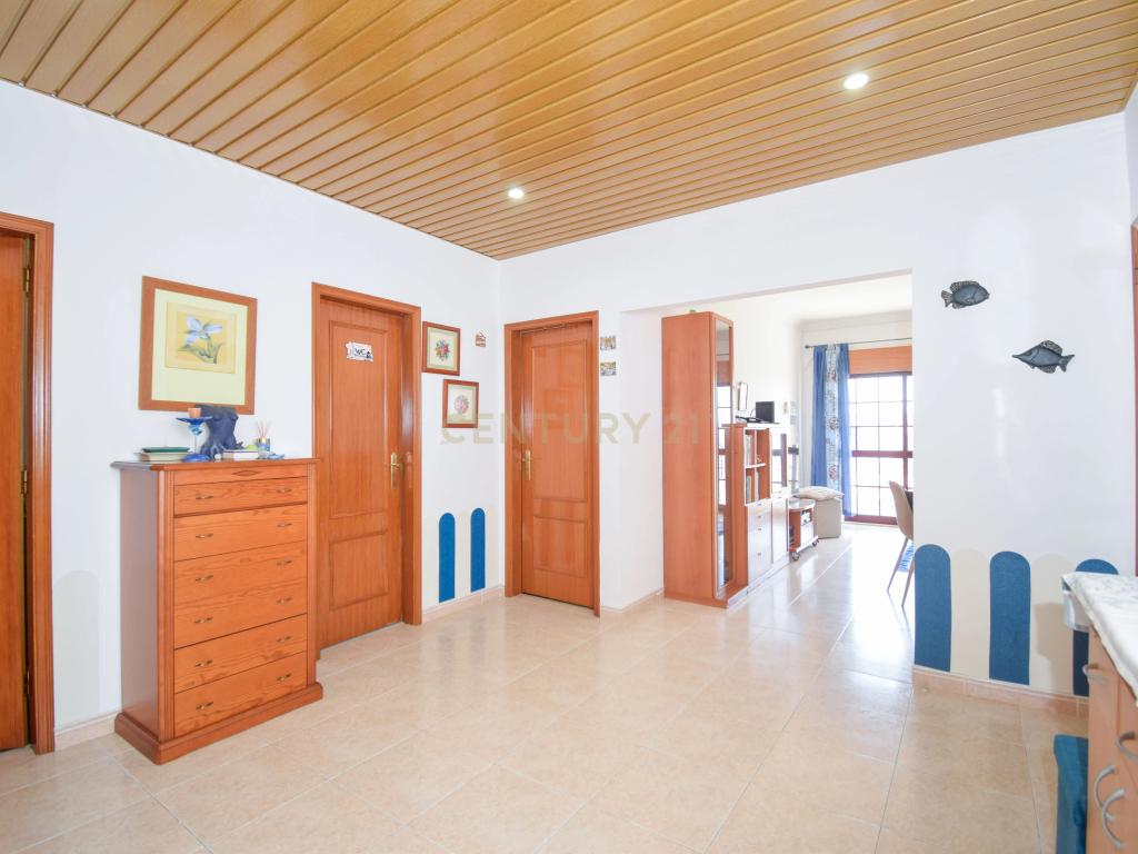 Apartamento T3, com 107 m² de área útil, estúdio musical com 40 m² e garagem fechada , varanda e arrecadação - Image 6