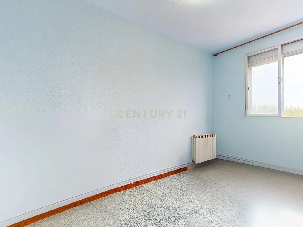 Apartamento T2 com Terraço em Madrid - Oportunidade de Recuperação - Image 21