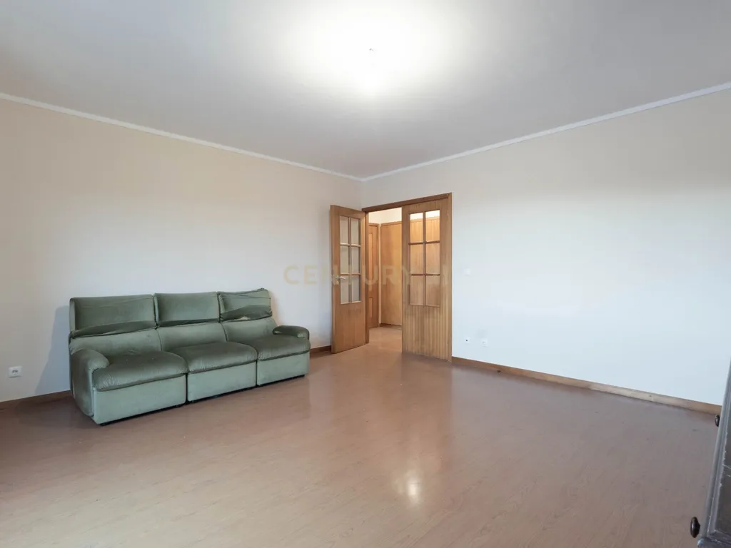 Conforto e Funcionalidade: T2 com Garagem em Ermesinde - Image 13