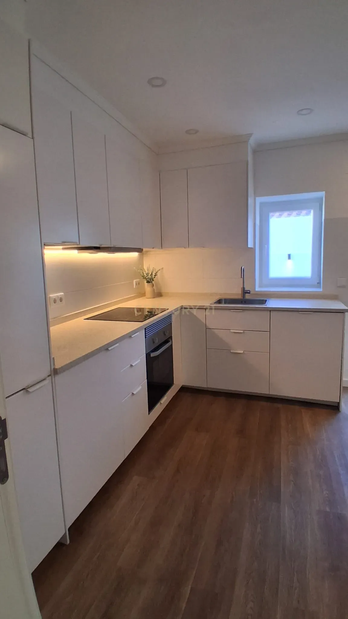 Fotografia 3 de Apartamento Renovado em Loures com Terraço e Boa Exposição Solar