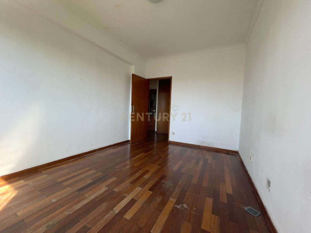 T3 em Vilar de Andorinho - Image 17
