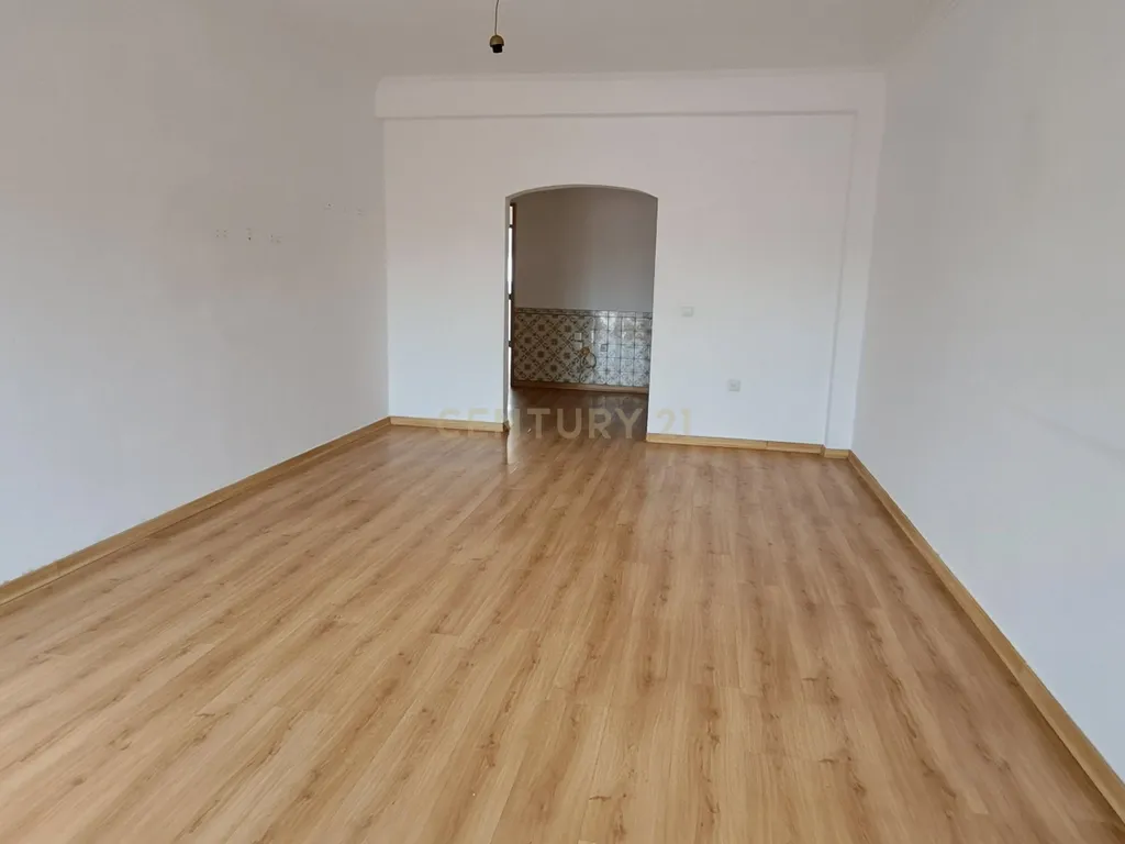 Apartamento T3 e arrecadação com 131m² na Moita - Image 3