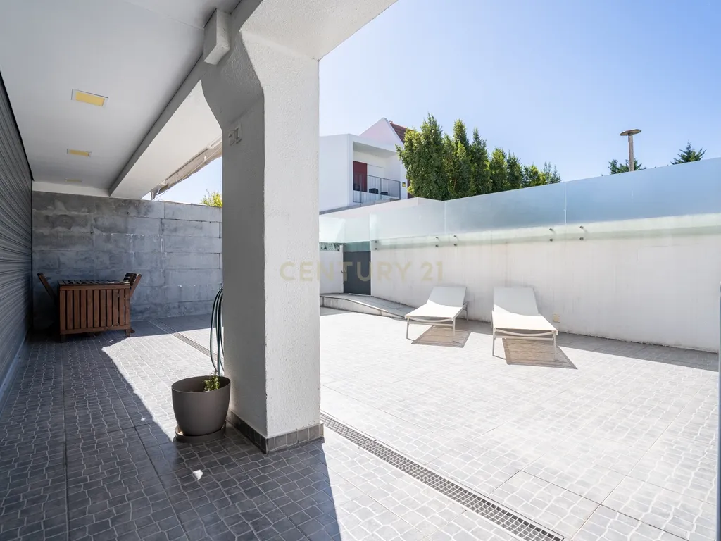 Moradia Contemporânea T4 em Santo António da Charneca - Barreiro - Image 8
