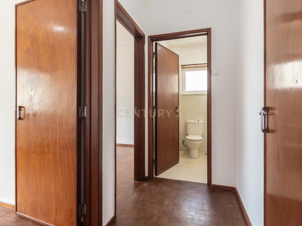 Apartamento T2 para arrendamento no centro da Costa da Caparica - Image 13