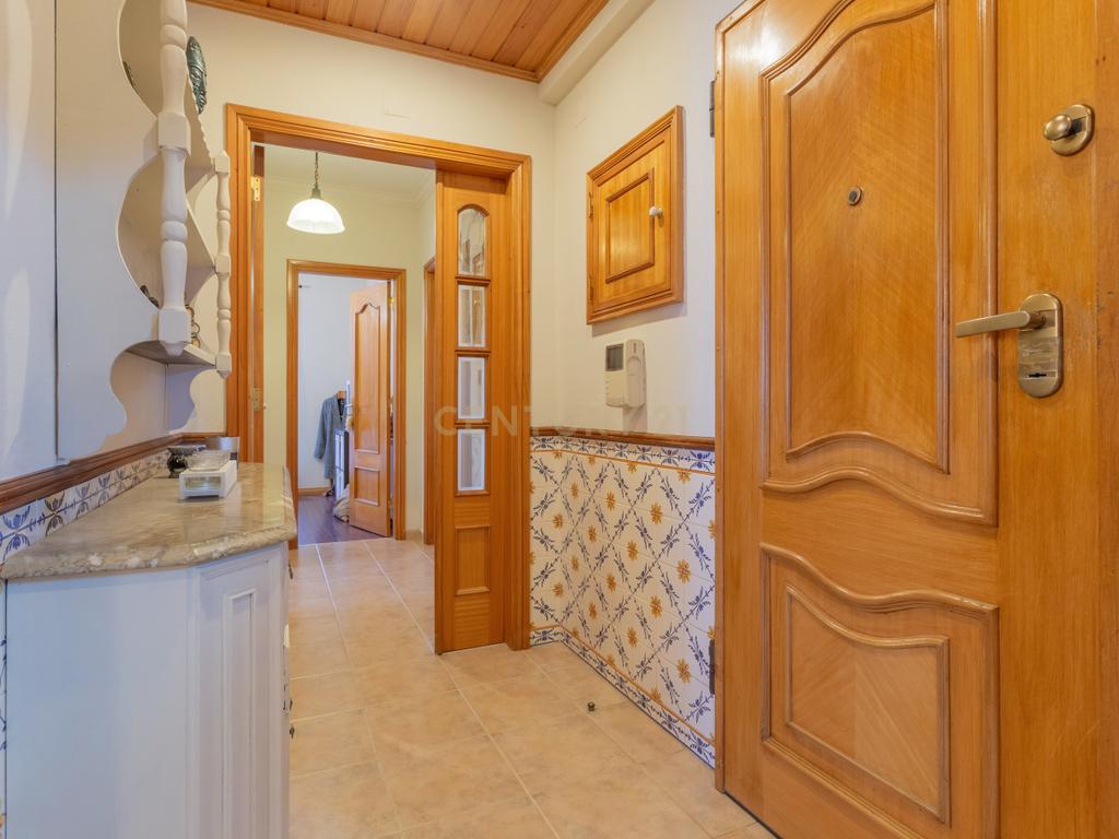 Apartamento T2 na Quinta do Anjo, Setúbal,  com Estacionamento e Piscina Comum - Image 4