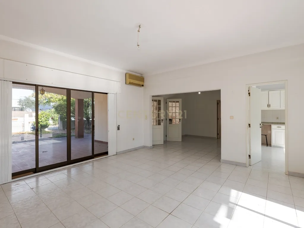 Moradia T4 Geminada à Venda na Marisol — 200 m² | Lote 900 m² | Piscina - Image 24