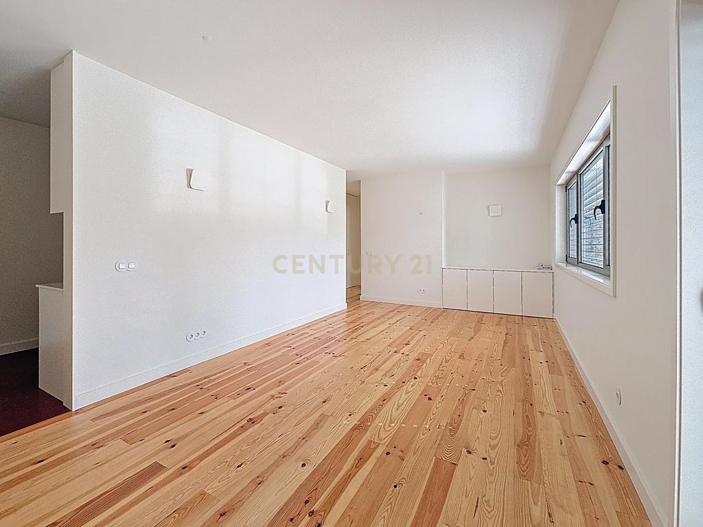 Apartamento T2 Novo – Rua do Bonjardim, Porto - Image 1