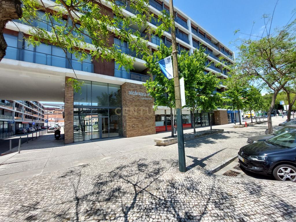 ARRENDADO - T2 Condomínio Alcântara Rio com 1 Parqueamento - Alcântara Rio - Image 19