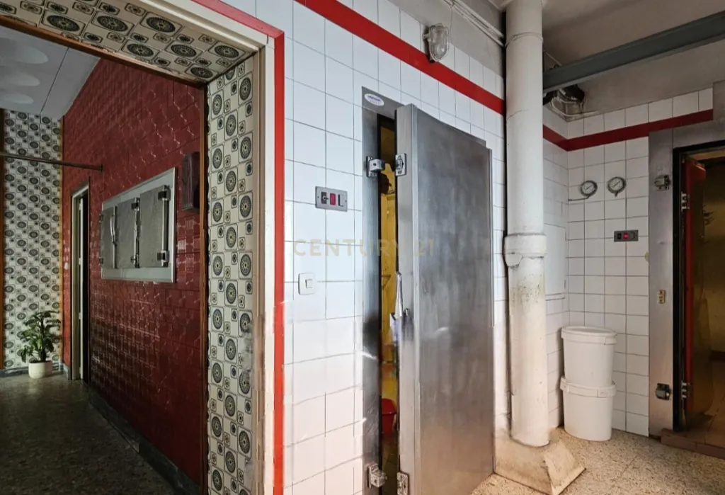 GRANDE CASA À VENDA NO CENTRO DA VILA DE CERVELLÓ, A APENAS 15 KM DE BARCELONA E DO AEROPORTO EL PRAT - IDEAL PARA VÁRIAS FAMÍLIAS OU COMO MASIA SEM JARDIM - Image 23