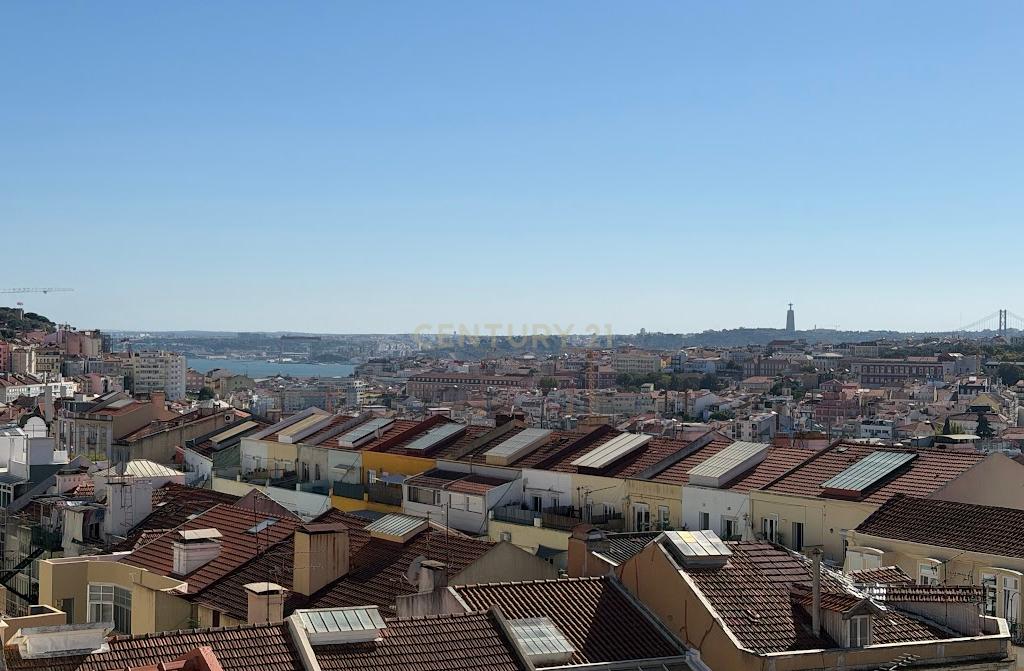 T4 em Arroios para remodelação com vista sobre Lisboa - Lisboa - Image 39