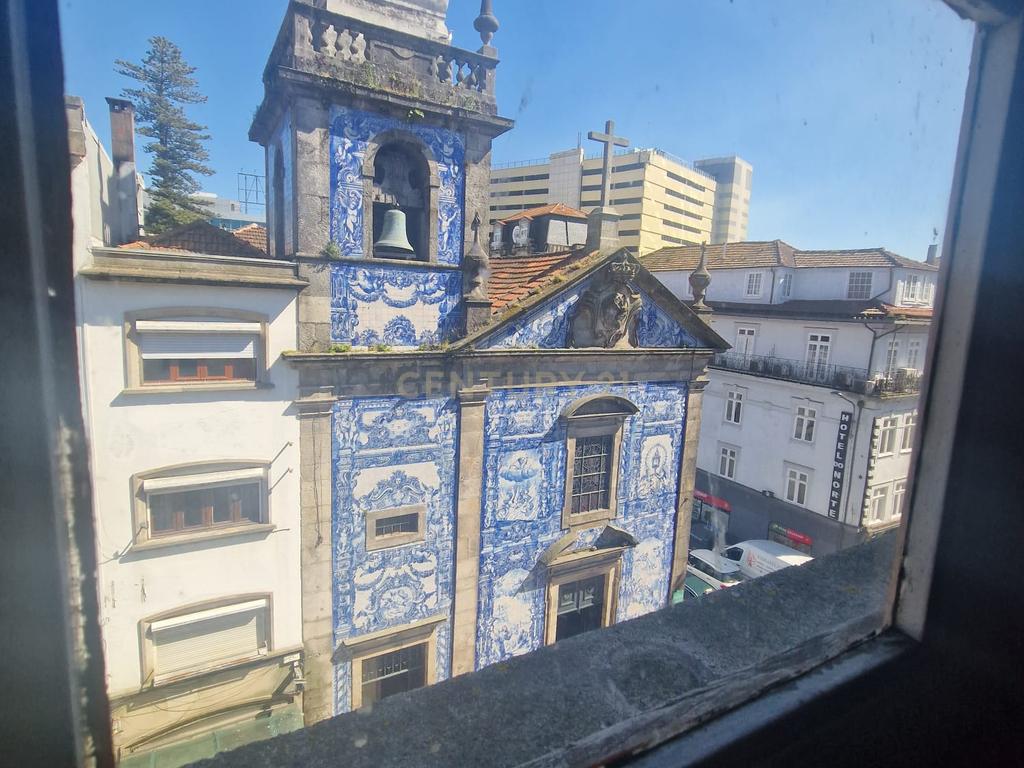 Apartamento 154m2 para remodelação total na Rua Santa Catarina - Porto - Image 20