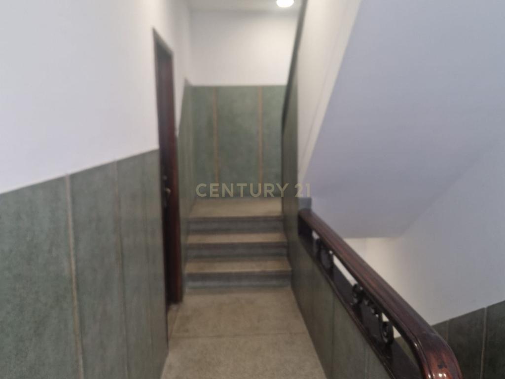 Apartamento  170m2 para remodelação total na Rua Santa Catarina - Porto - Image 7